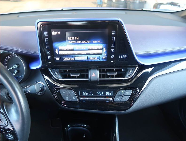 Toyota C-HR (2017) Selection 1.2 Turbo - fotka 12 z 19