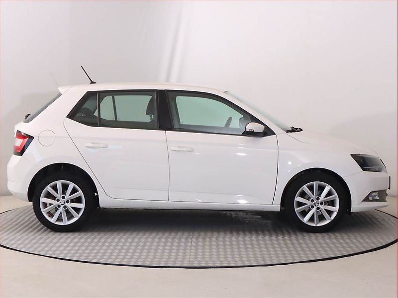 Škoda Fabia (2017) Style 1.4 TDI, Serv.kniha - fotka 6 z 19