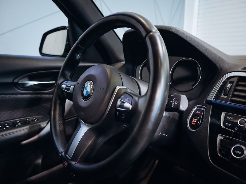 BMW Řada 1 118d M-paket 110 kW - fotka 15 z 23