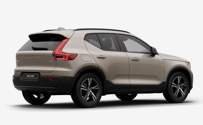 Volvo XC40 (2026) B3 AUT DARK PLUS - fotka 9 z 18