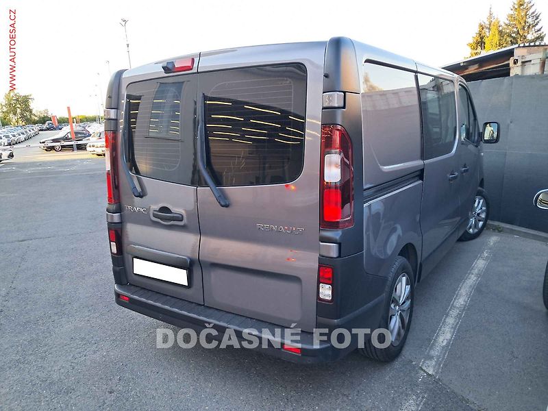 Renault Trafic (2018) 1.6dCi 6míst, AC, navi - fotka 2 z 3