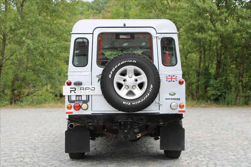 Land Rover Defender 110 2.4 TD4 90kW / PUMA / CZ - fotka 9 z 38
