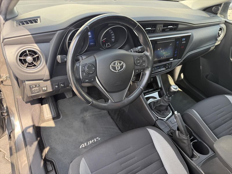 Toyota Auris 1,6 Active Trend - fotka 7 z 19