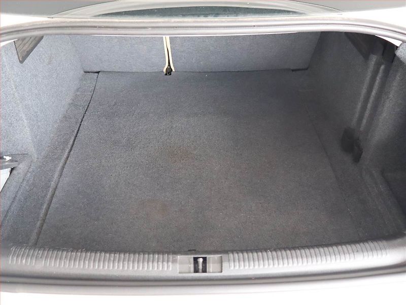 Seat Exeo (2011) 2.0 TDI, nová STK - fotka 13 z 16