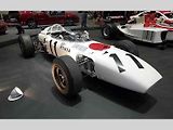 V roce 1964 Japonci vyrukovali s prvním monopostem formule 1. RA271 debutovalo v Německu a první vítězství přišlo už za rok při Velké ceně v Mexiku.