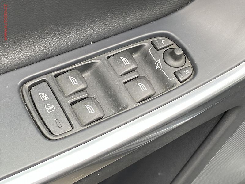 Volvo XC60 (2017) 2.0D, Summum, bixen, kůže - fotka 11 z 19