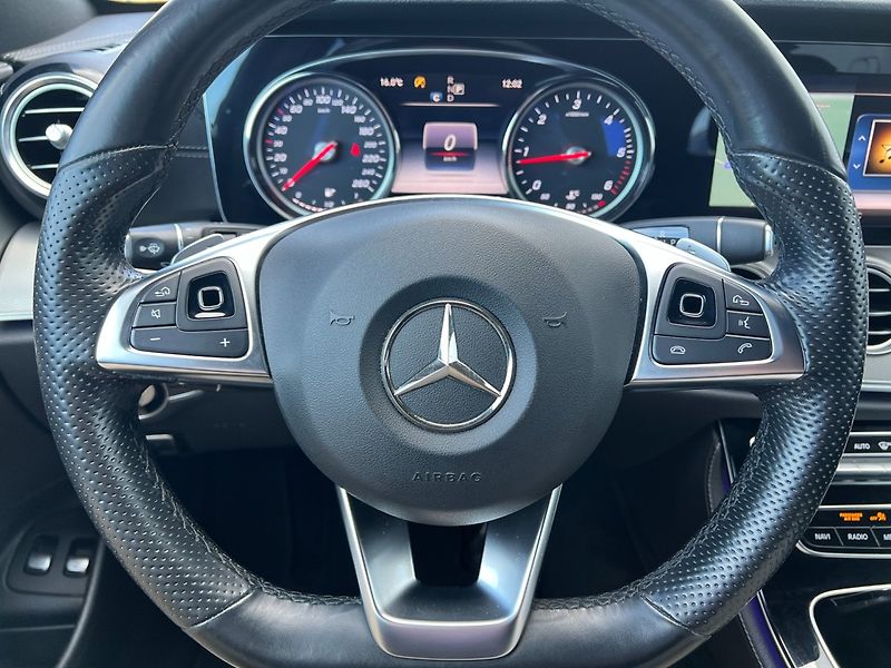Mercedes-Benz Třídy E (2018) 2.0d AMG-line! Navi! Tažné! - fotka 30 z 42