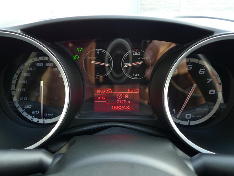 Alfa Romeo Giulietta 1,4 TB 125kW Navi Panorama - fotka 27 z 39