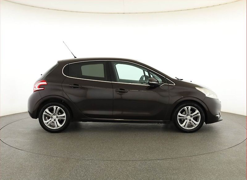 Peugeot 208 (2012) 1.4 VTi, Serv.kniha, Tempomat - fotka 6 z 16
