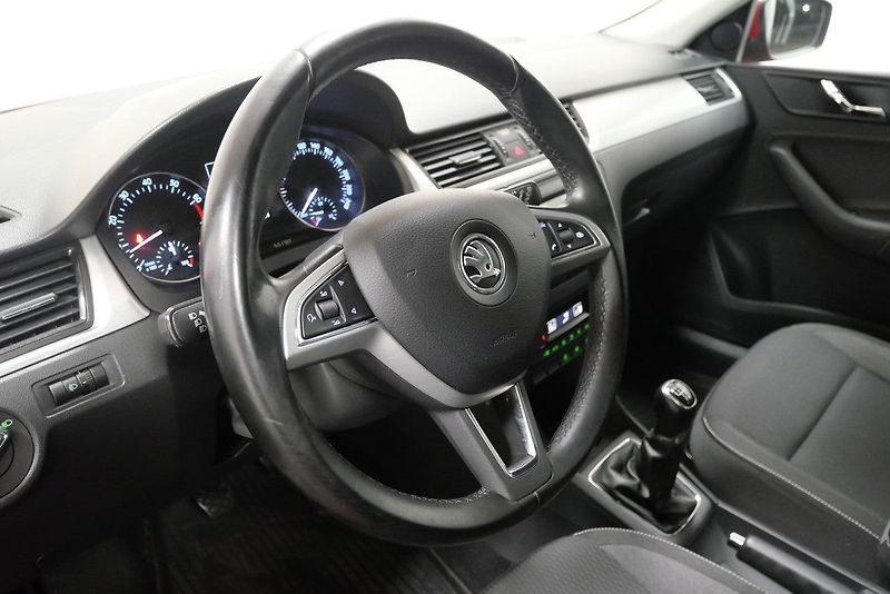 Škoda Rapid - fotka 14 z 24