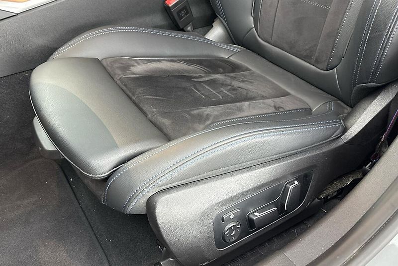 BMW Řada 3 řady 3 | 320d xDrive - fotka 14 z 23