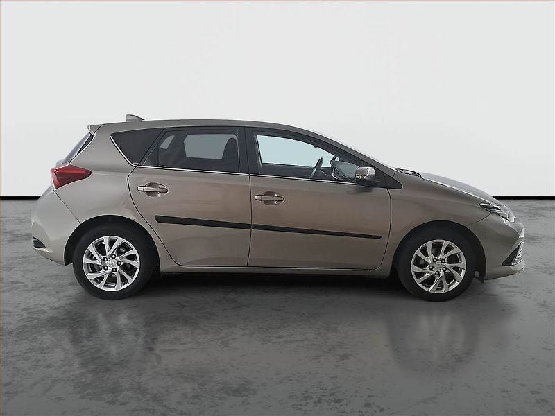 Toyota Auris (2016) 1.6 Valvematic, ČR,1.maj - fotka 6 z 15
