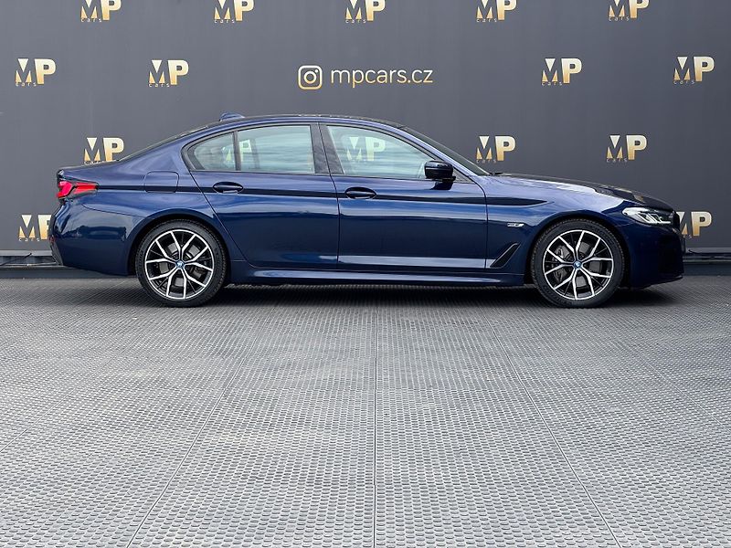 BMW Řada 5 (2022) 545e xDrive M Sport, DPH - fotka 4 z 56