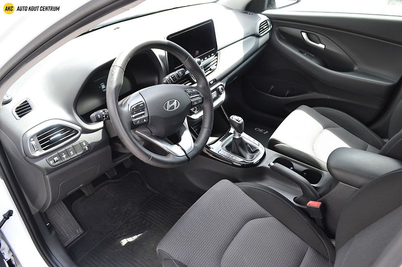 Hyundai i30 WG 1,5I MT SMART FAMILY NAVI - fotka 9 z 43