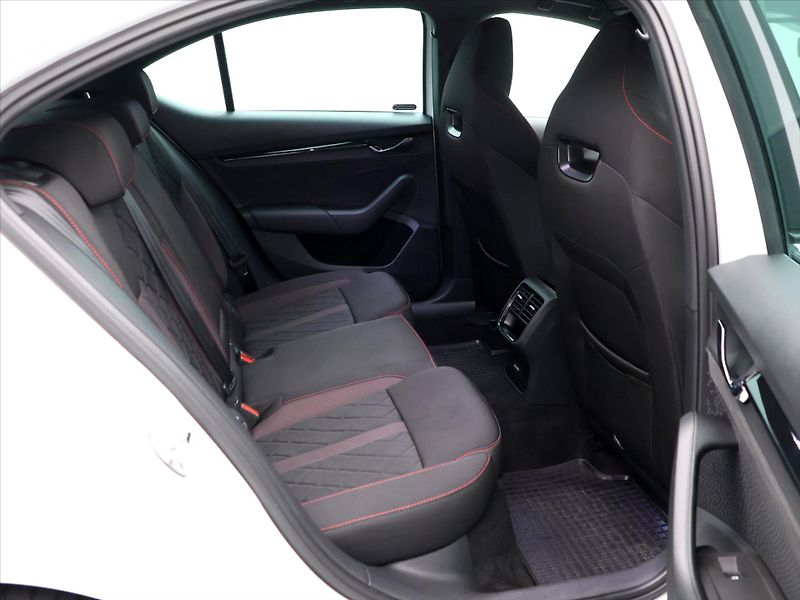 Škoda Octavia 2,0 TDI RS 4x4 Matrix DPH CZ - fotka 13 z 32