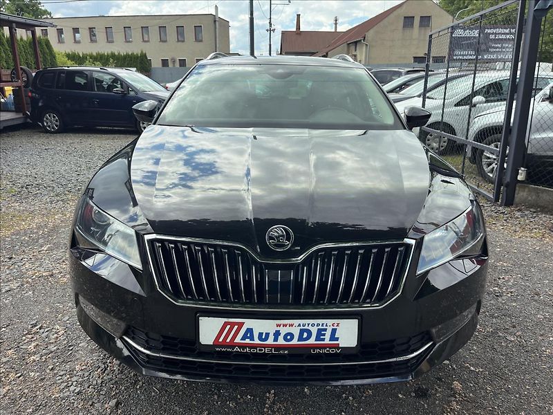 Škoda Superb 2,0 TDi DSG  NAVI BIXEN ACC AL - fotka 9 z 50