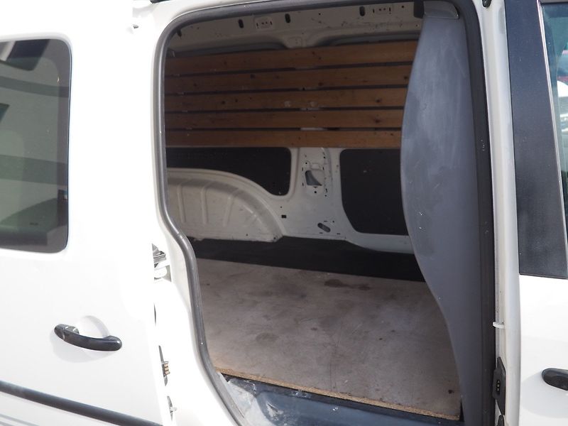 Volkswagen Caddy (2014) 1.6 TDI, 75 kW - fotka 12 z 25