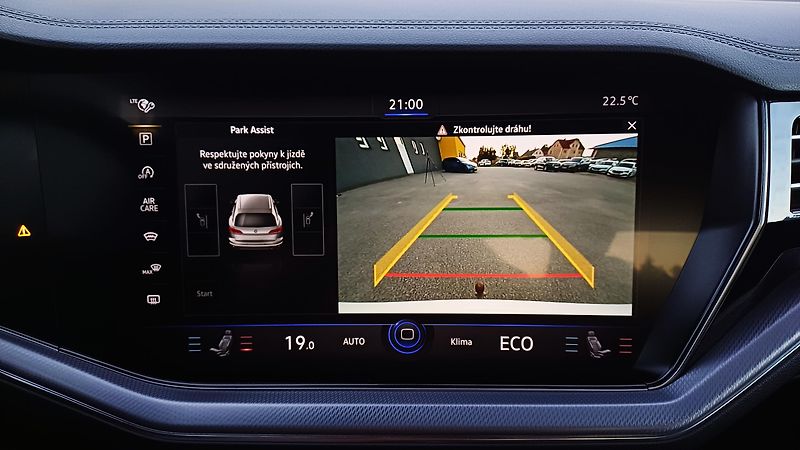 Volkswagen Touareg R-LINE 210kW-WEBASTO-HUD-TZ- - fotka 47 z 50