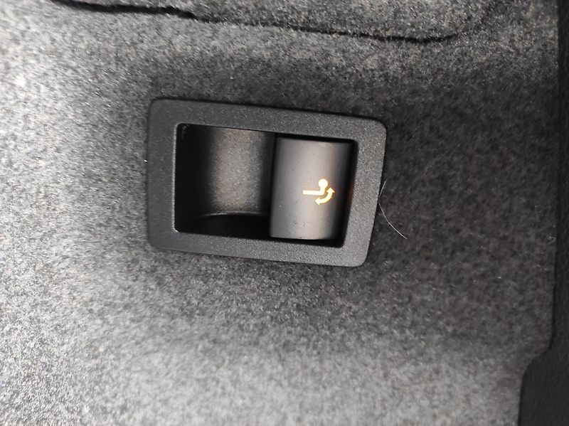 Škoda Karoq 1,5TSi ACT, DSG, STYLE, TZ - fotka 35 z 51