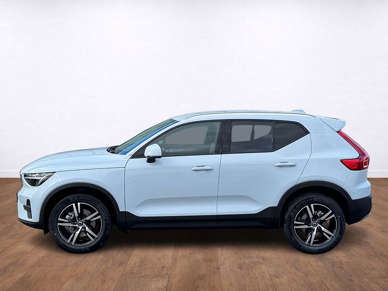 Volvo XC40 (2026) CORE B3, 360°, FULL LED - fotka 2 z 19