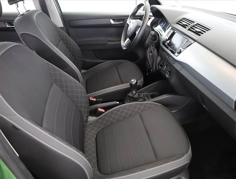 Škoda Fabia (2019) Ambition 1.0 TSI, Serv.kniha - fotka 7 z 17