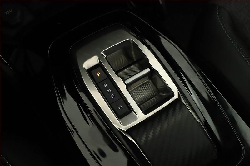 Peugeot 2008 (2023) Allure 1.2 PureTech, Automat - fotka 11 z 18