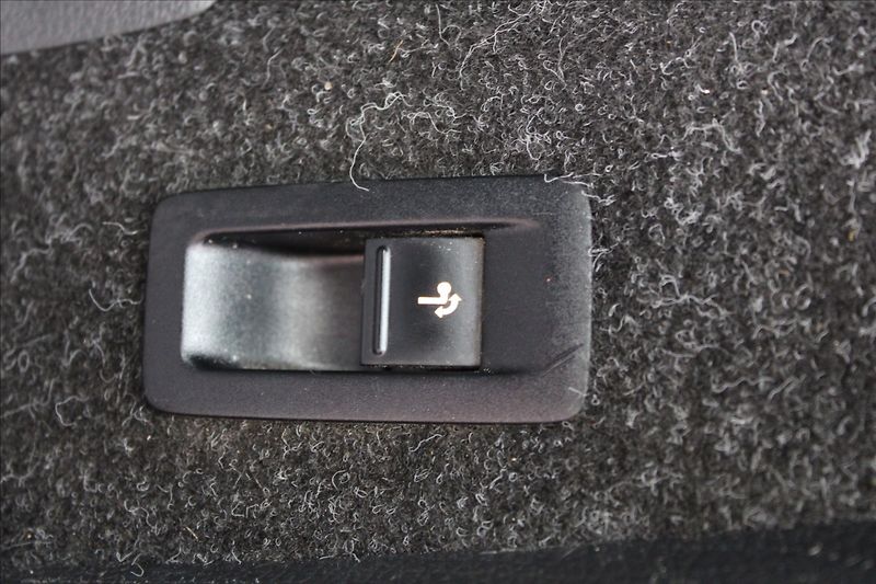 Volkswagen Passat 2,0 TDI  ČR,AUTOMAT,4x4,TAŽNÉ - fotka 24 z 29
