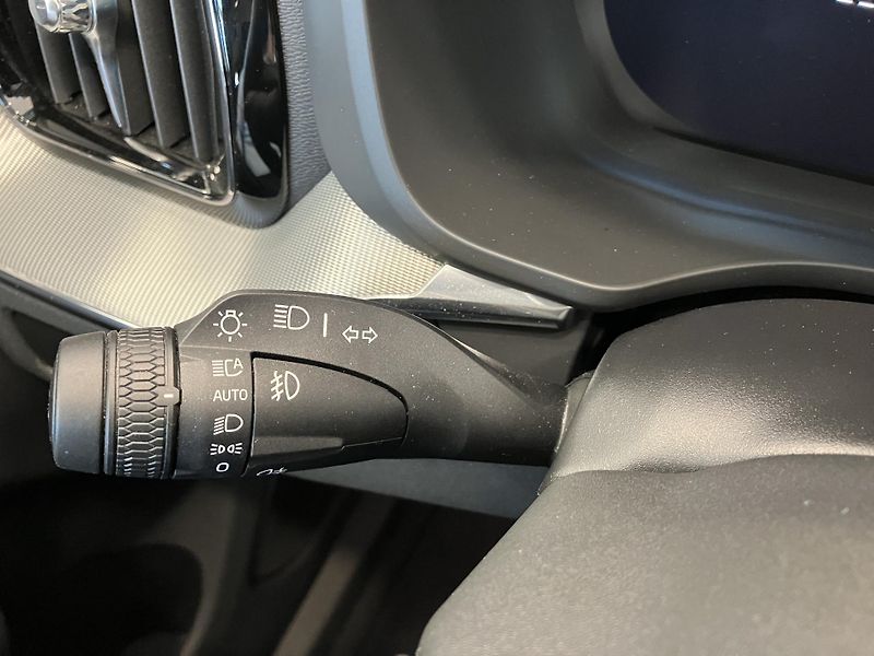 Volvo XC60 B5 AWD Plus Dark-REZERVACE - fotka 24 z 46