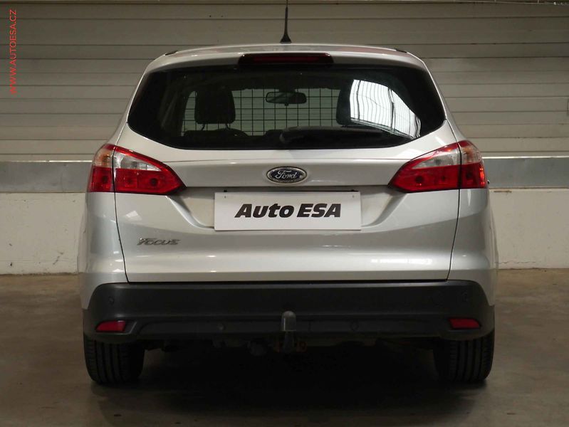 Ford Focus (2013) 1.6 TDi, AC, temp, tažné - fotka 5 z 20