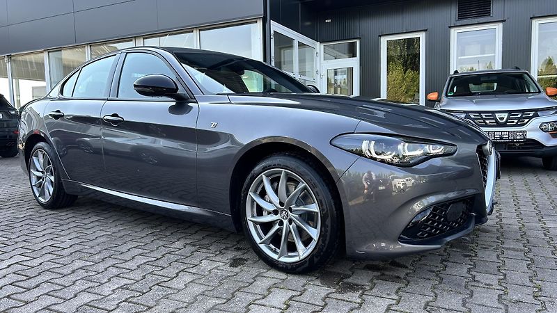 Alfa Romeo Giulia 2.0i 280k Ti  - fotka 7 z 14