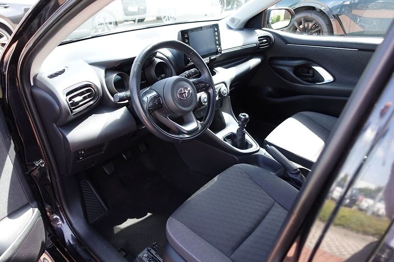 Toyota Yaris 1.5TNGA 125 - 6 MT Comfort Tec - fotka 11 z 27