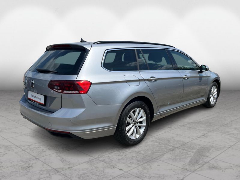 Volkswagen Passat 2.0TDi DSG 110kW BusinessPremi - fotka 2 z 21