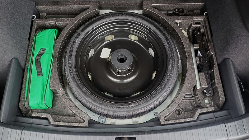 Škoda Karoq 2.0 TDI 110kW DSG 4x4 WEBASTO - fotka 14 z 50