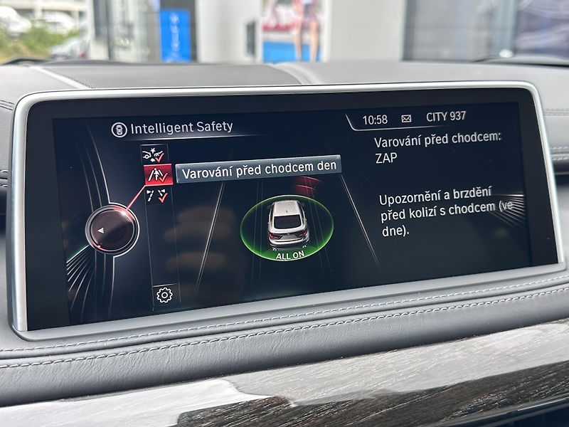 BMW X6 xDrive30d  - fotka 18 z 23