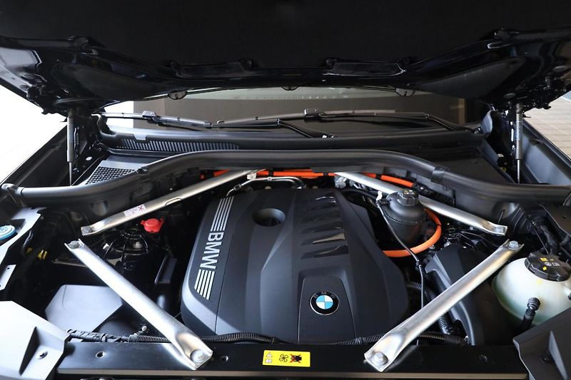 BMW X5 xDrive50e - fotka 12 z 35
