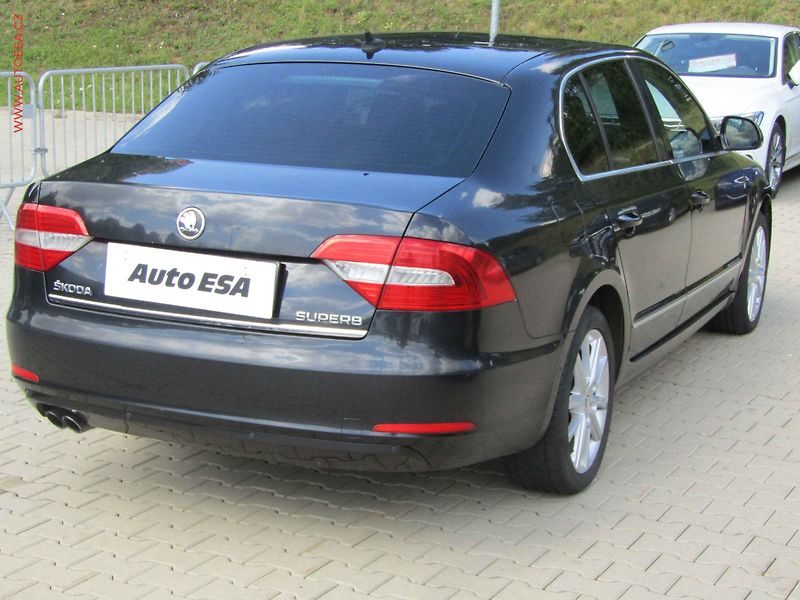 Škoda Superb (2014) 2.0TDi, Bixen, kůže - fotka 4 z 19