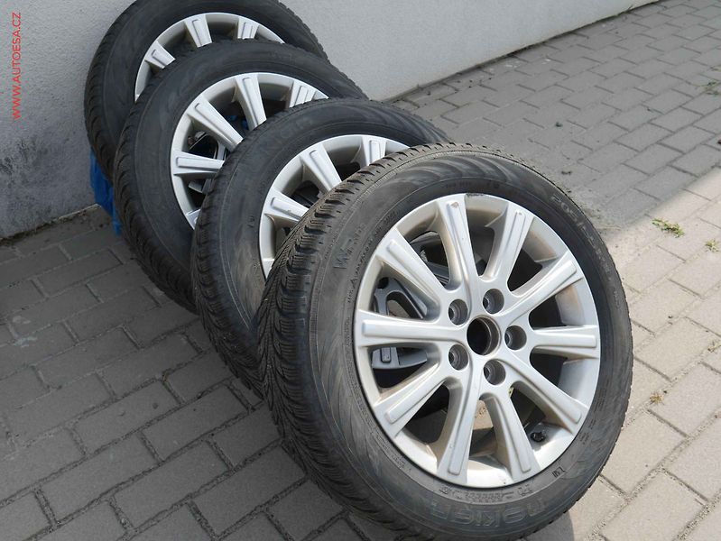 Toyota Auris (2015) 1.6 VVT-i, ČR, Active - fotka 20 z 20