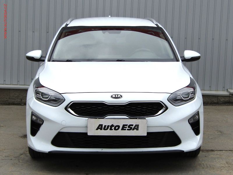 Kia Ceed (2021) 1.4 T-GDi, 2.maj,ČR, AT, LED - fotka 2 z 18