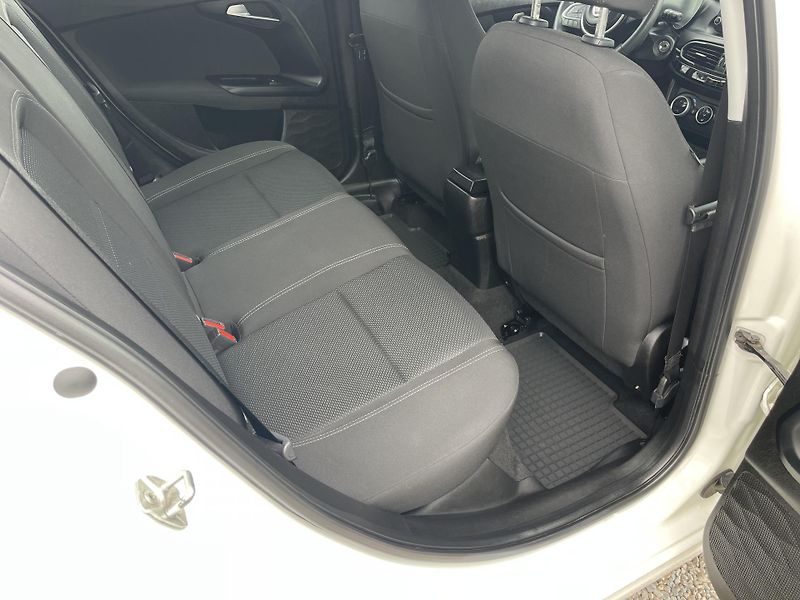 Fiat Tipo 1.0i 74 kW NAVIG-17 ALU-DPH-ČR - fotka 18 z 36