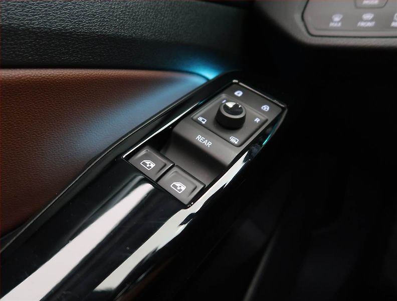 Volkswagen ID.4 (2021) Pro Perf. (82 kWh), digi klima - fotka 19 z 24