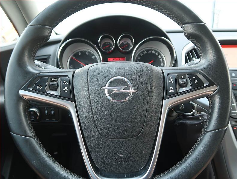 Opel Astra (2016) 1.6 CDTI, Tempomat - fotka 14 z 15