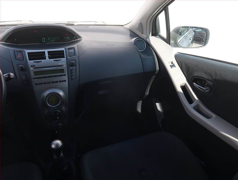 Toyota Yaris (2009) 1.33 Dual VVT-i, po STK - fotka 8 z 16