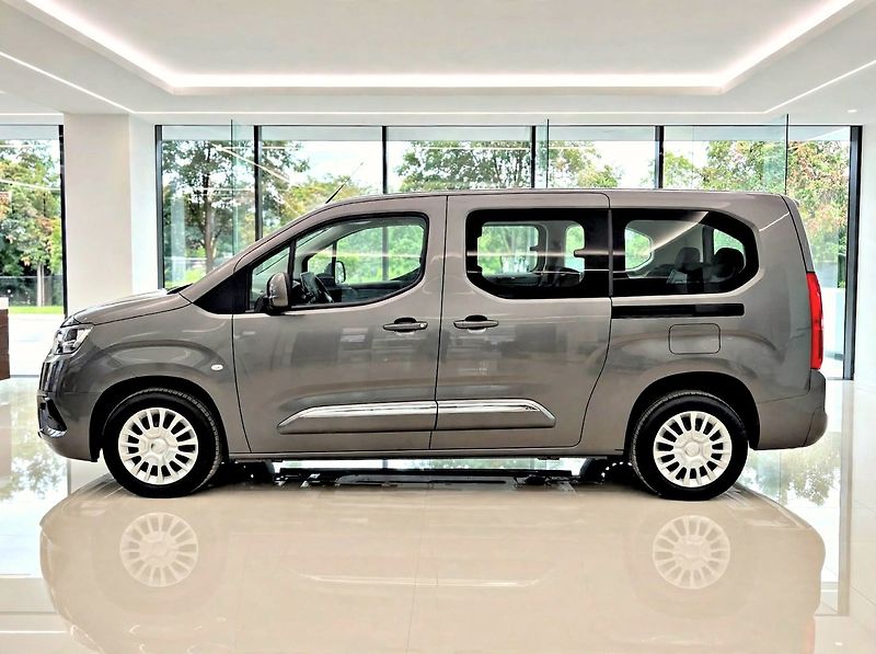 Toyota ProAce City Verso (2021) 1.2 T 7-míst Long,Shuttle - fotka 1 z 26