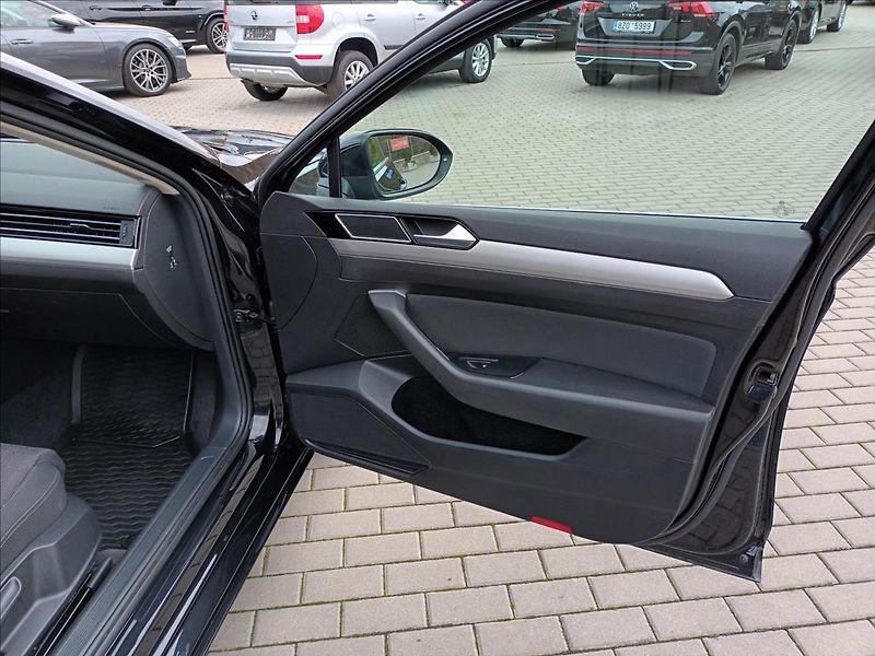 Volkswagen Passat 2,0 TDI,110KW,RADAR,LED, - fotka 22 z 47