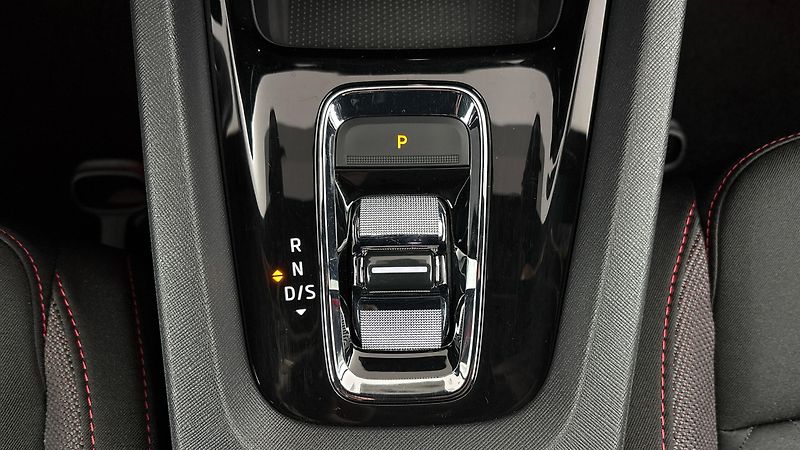Škoda Octavia 2.0 TSI DSG RS Combi - fotka 26 z 31