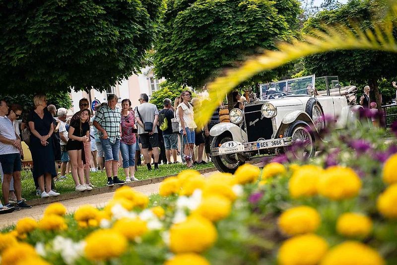 Automobilové skvosty byly k vidění v sobotu v lázeňském městě, kde se při závěru akce Concours d’Elegance Luhačovice 2026 představilo více než 50 historických automobilů z několika evropských zemí.