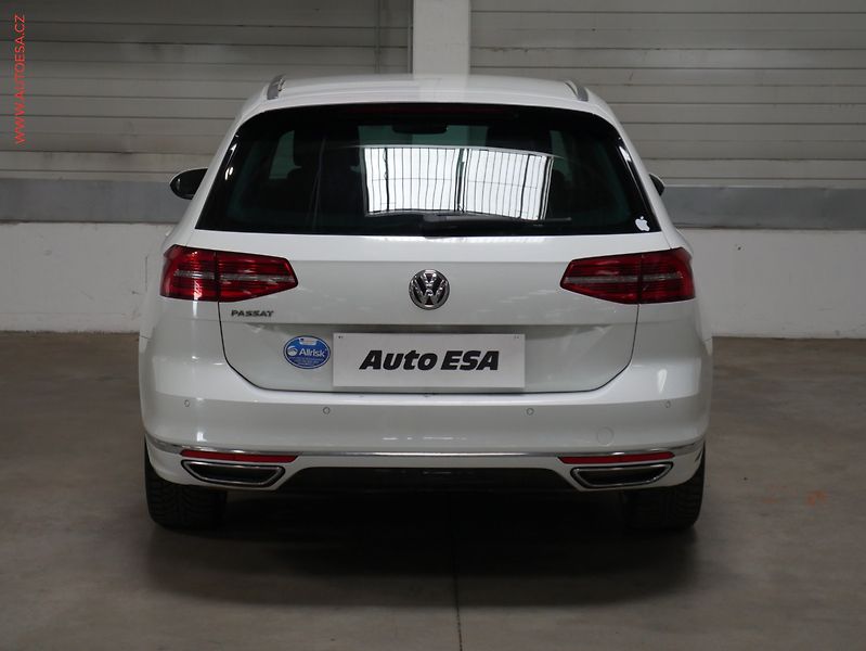 Volkswagen Passat (2018) 1.8 TSi, ČR, Comfortline - fotka 5 z 18
