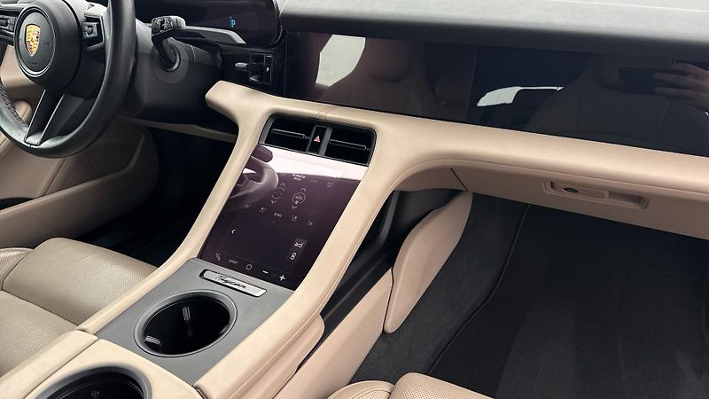 Porsche Taycan Sport Turismo - fotka 23 z 29