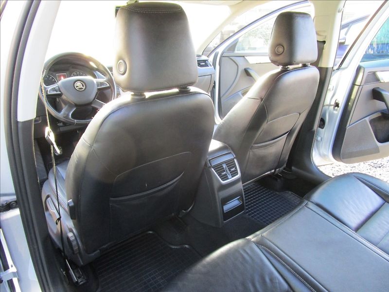Škoda Octavia Combi 1.6TDi Greenline, Bi-xen - fotka 37 z 56