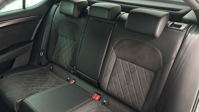 Škoda Superb 2.0 TDI DSG 4x4 Sportline - fotka 16 z 29